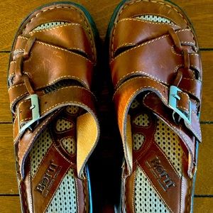 Born’ Ladies Size 7 Leather Sandals